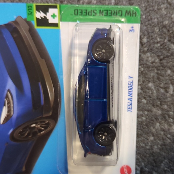 Tesla Model Y Hot Wheels car Brand New - Picture 4 of 6